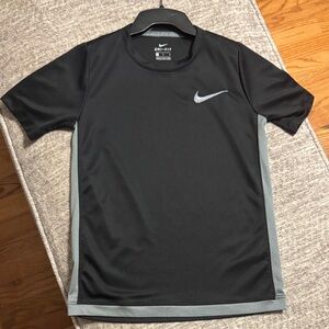 Nike Boys Black Gray Dri Fit Shirt Medium Active Basketball Tee